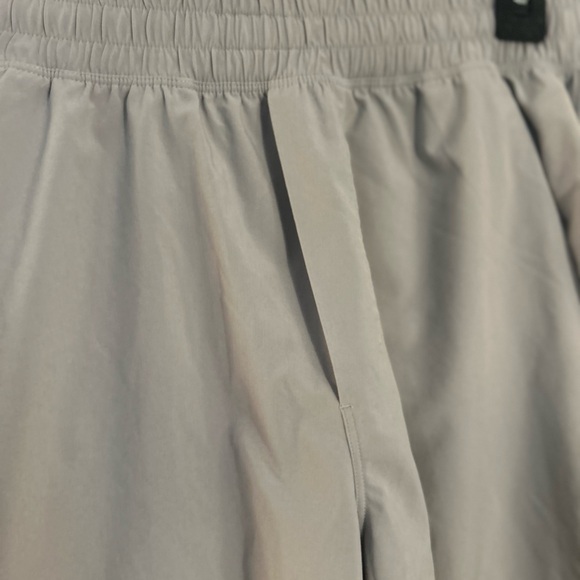 Lululemon Athletica Men's Pace Breaker Linerless Short in Gray - Picture 4 of 14